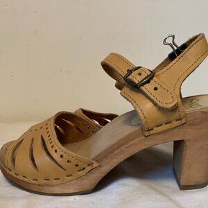 sven clog heels